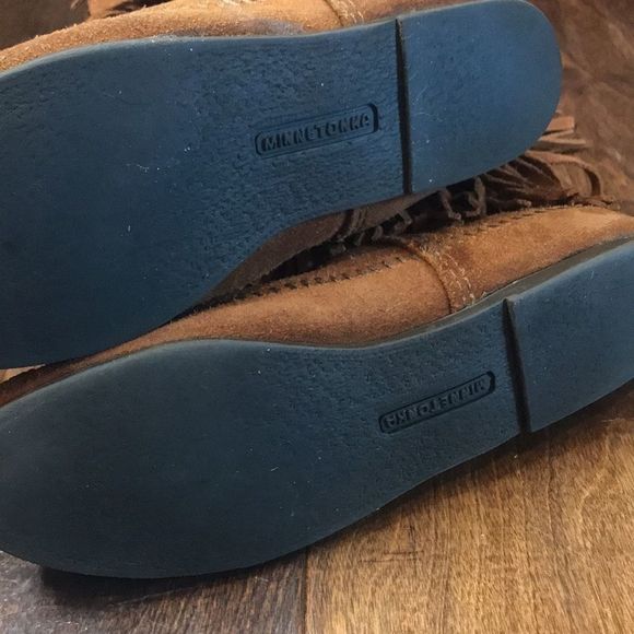 Minnetonka genuine suede fringe boots, size 8! - Picture 7 of 12